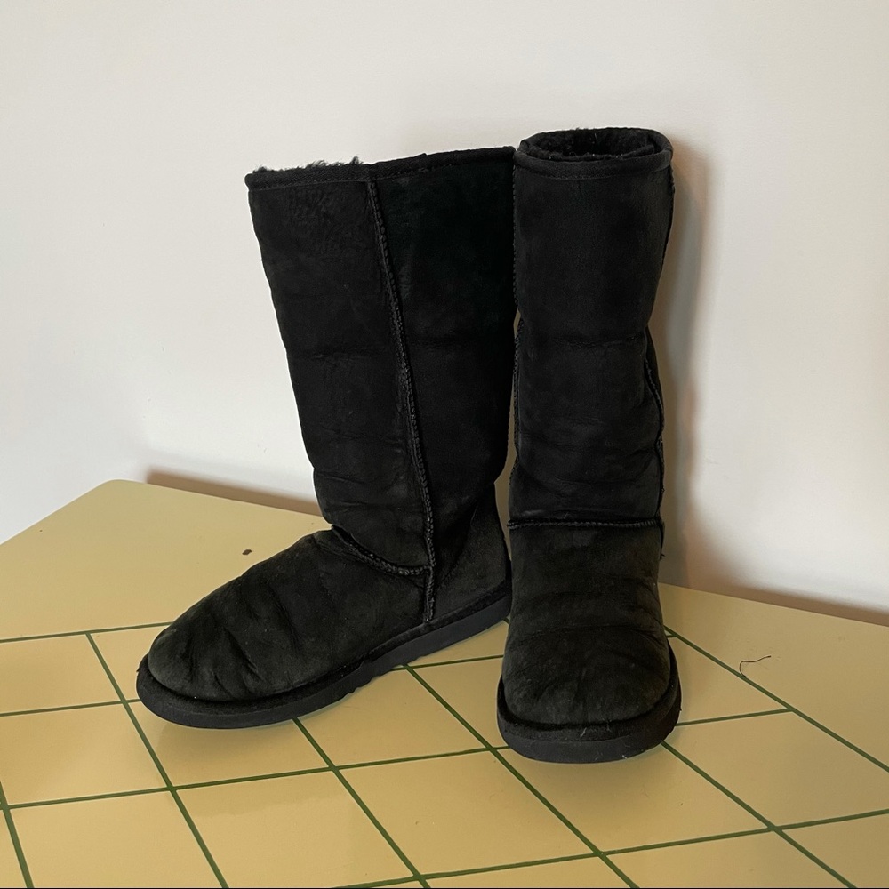 Classic Tall Black Ugg’s Size 8